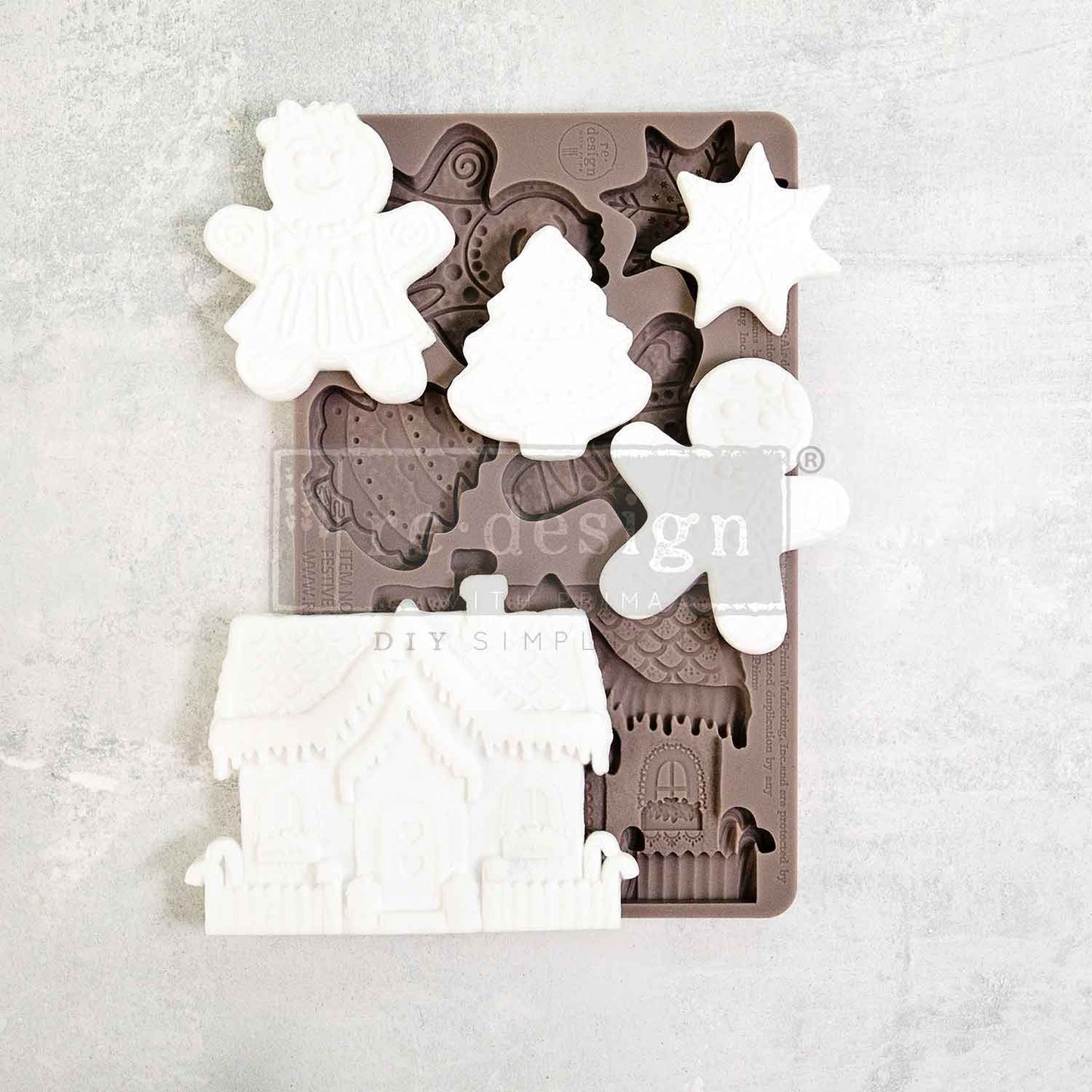 FESTIVE GINGERBREAD TREATS