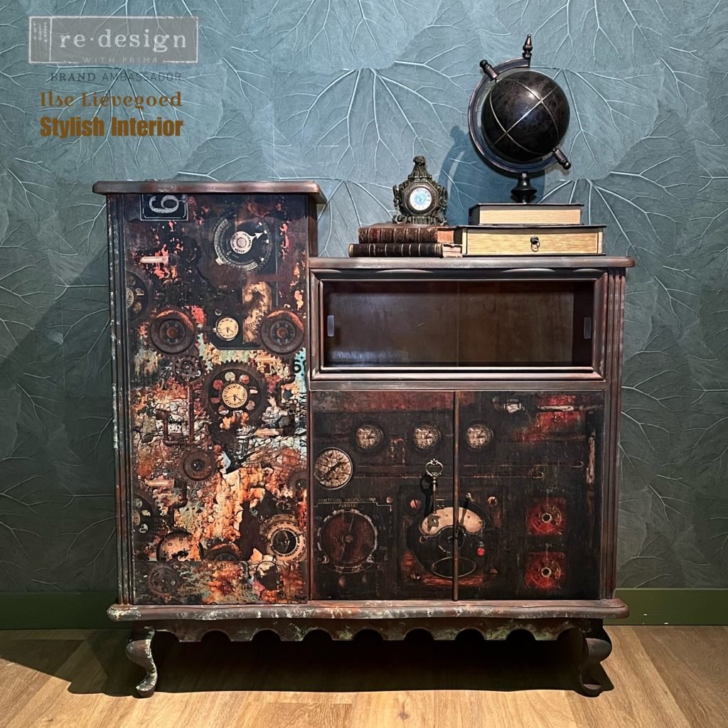 AGED MACHINERY ELEGANCE